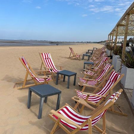 Acadie Saint Victor - Hotel Restaurant - Face Mer - Chatelaillon Plage Exterior foto