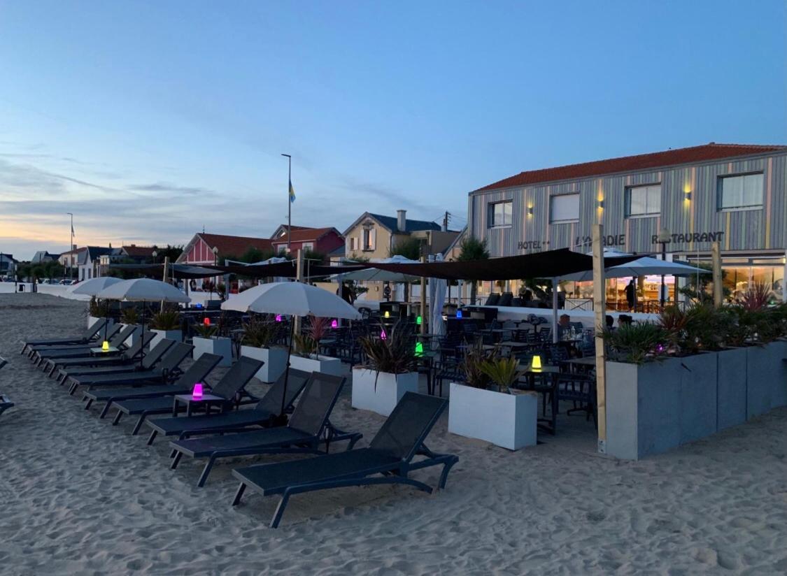 Acadie Saint Victor - Hotel Restaurant - Face Mer - Chatelaillon Plage Exterior foto