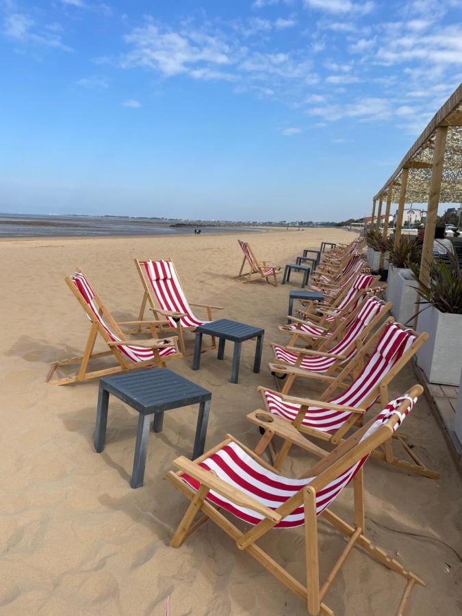 Acadie Saint Victor - Hotel Restaurant - Face Mer - Chatelaillon Plage Exterior foto