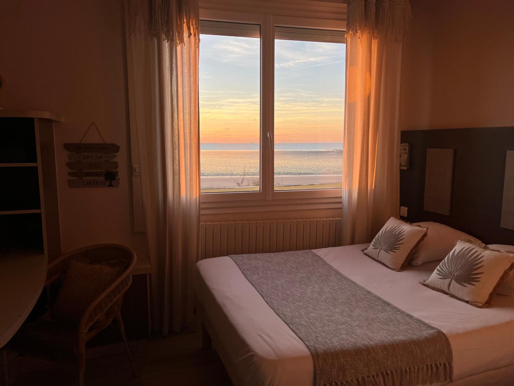 Acadie Saint Victor - Hotel Restaurant - Face Mer - Chatelaillon Plage Exterior foto