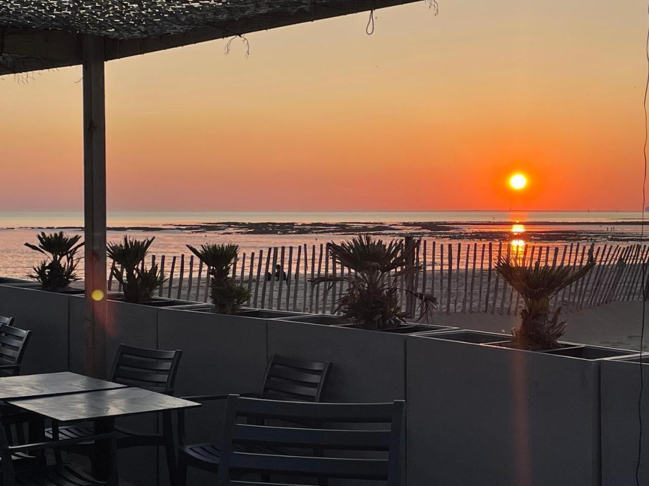 Acadie Saint Victor - Hotel Restaurant - Face Mer - Chatelaillon Plage Exterior foto